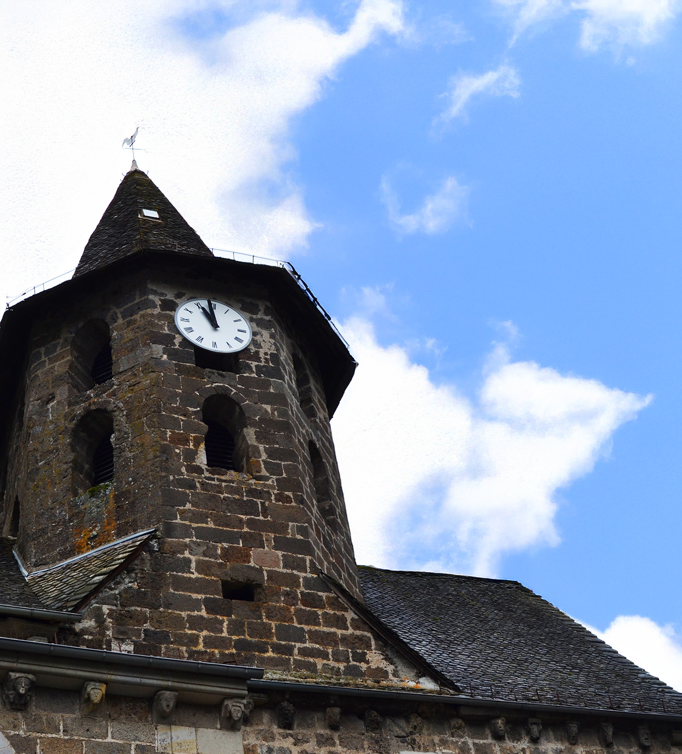 église vic sur cere