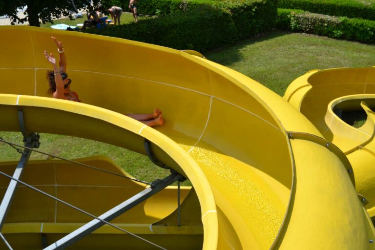 centre-aquatique-piscine-toboggan
