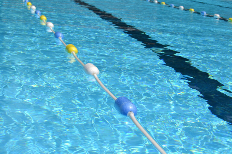 piscine vic sur cere