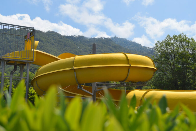 toboggan-centre-aquatique-cantal-vic-sur-cere-